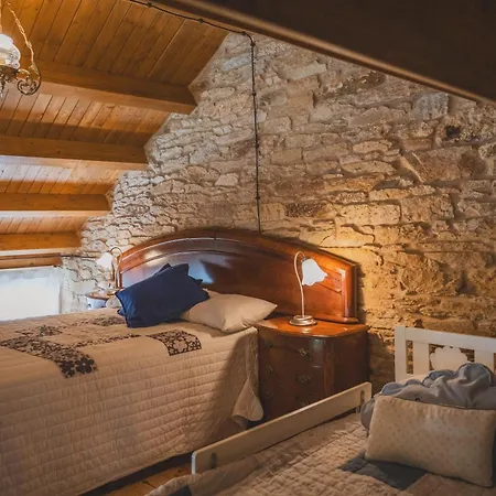 Casita De Piedra,en Goiriz-villalba